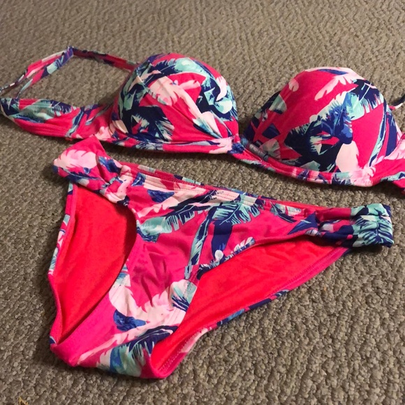 Pink flower bathing suit - Picture 2 of 5